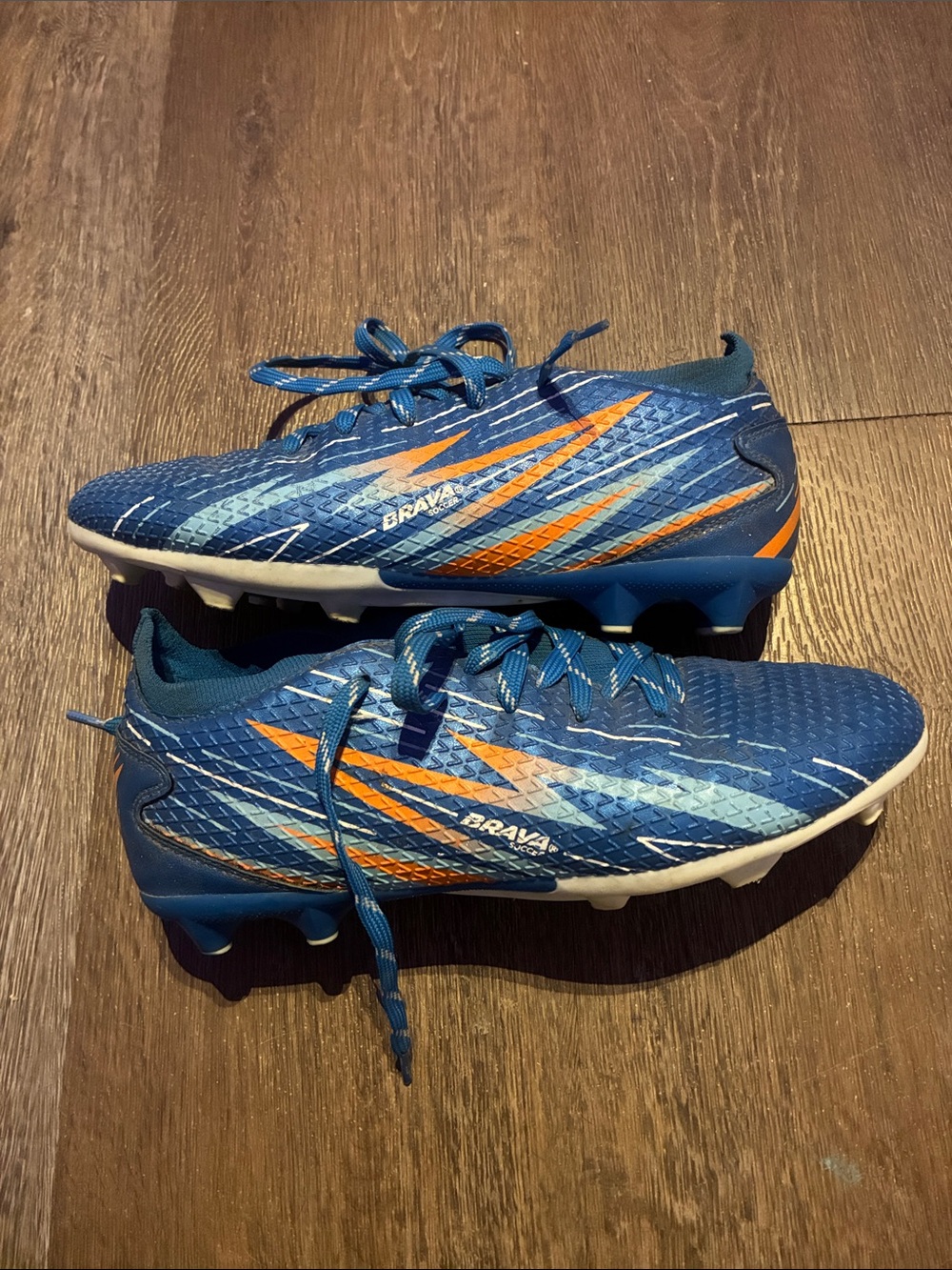 Men’s blue and orange soccer cleats